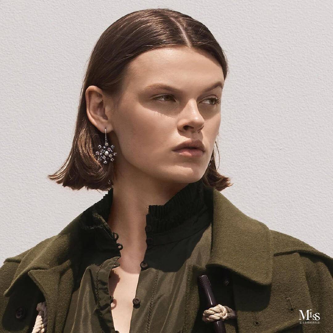 哑光妆容的魅力，在于提供漆黑的夜晚，展现色彩之美