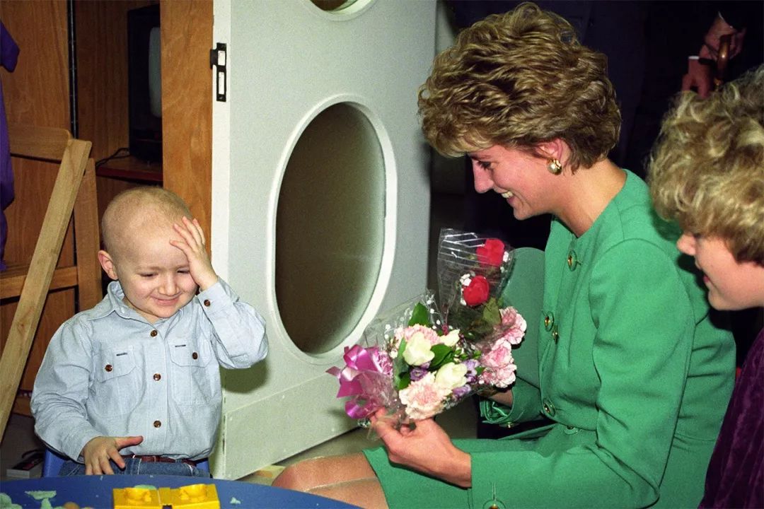 戴安娜离婚前后,戴安娜离婚后为什么保留王妃头衔