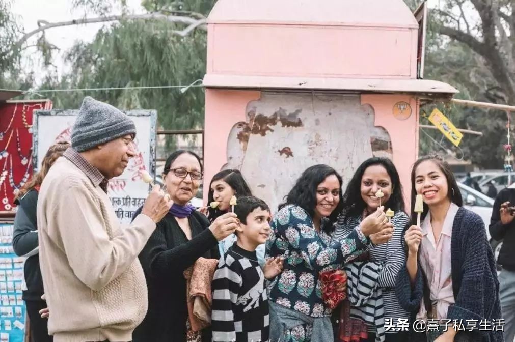 环游世界夫妻赚了十个亿,情侣环游世界视频