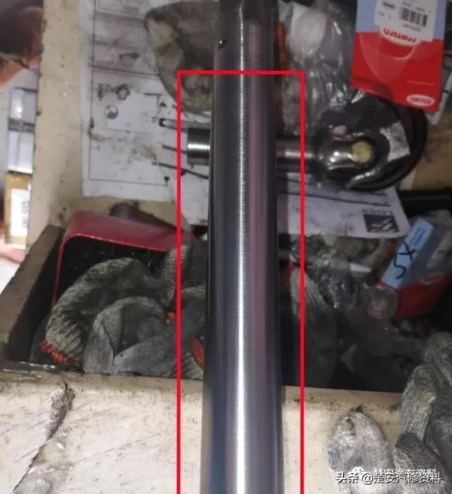 排气管冒蓝烟和机油质量有关吗,发动机冒蓝烟排气管喷机油