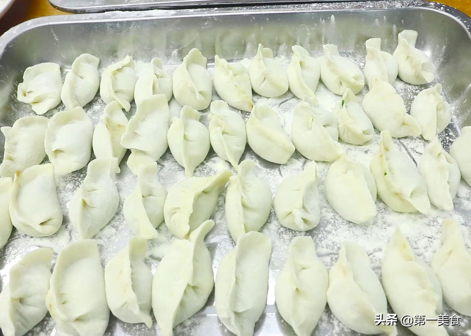 饺子要冷水煮还是热水煮的好,饺子盖着盖煮好还是不盖盖子煮好