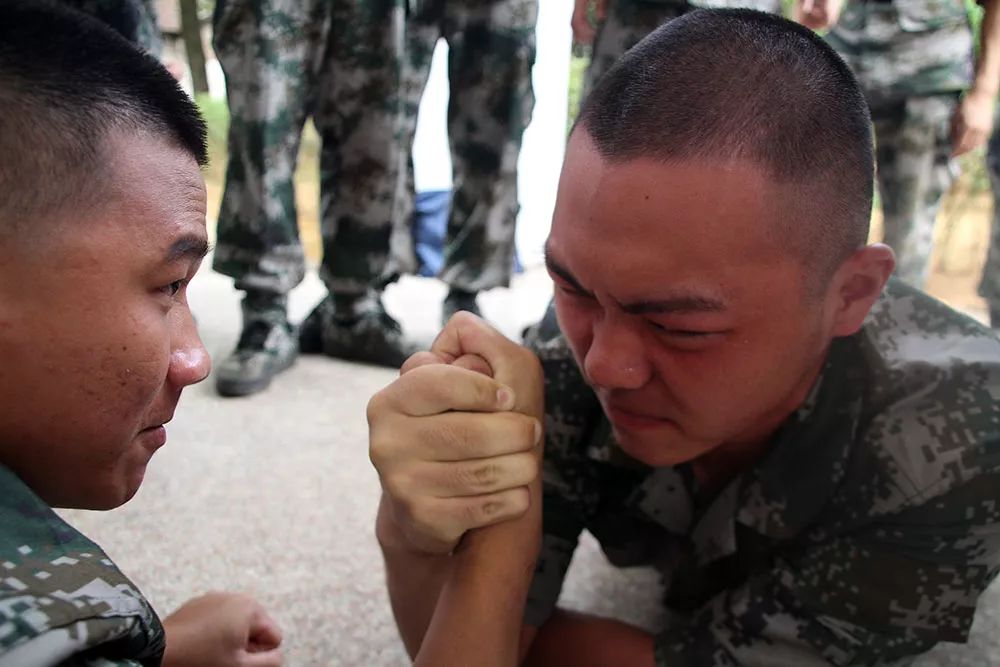 入伍一个月，新战友们对26个英文字母有了全新的认识！