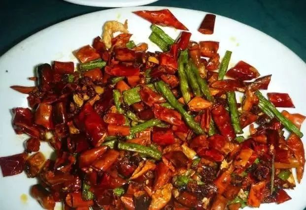 小孩被喂得胃破裂,宝宝吃撑了死亡急救