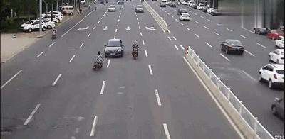 交警查电动车超载搞笑视频,佛山禅城交警查超载最新消息