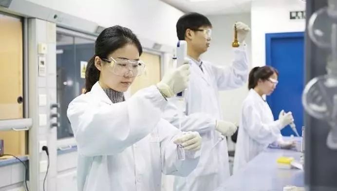 儿童鼻痒鼻塞鼻炎用什么喷剂,小孩鼻塞建议用什么鼻喷雾剂