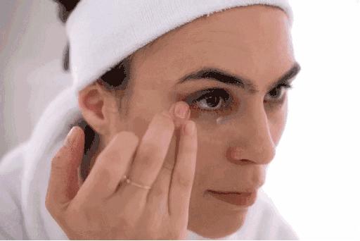 新欢曝光遭反锤，话题女王沉默是金立flag。