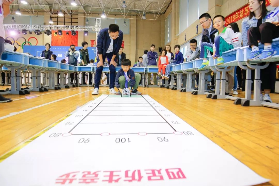 机器人团队激烈角逐,工业机器人团队比赛