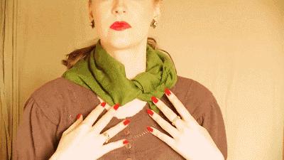 春天方丝巾怎么系好看,丝巾这样系简单时尚又清爽