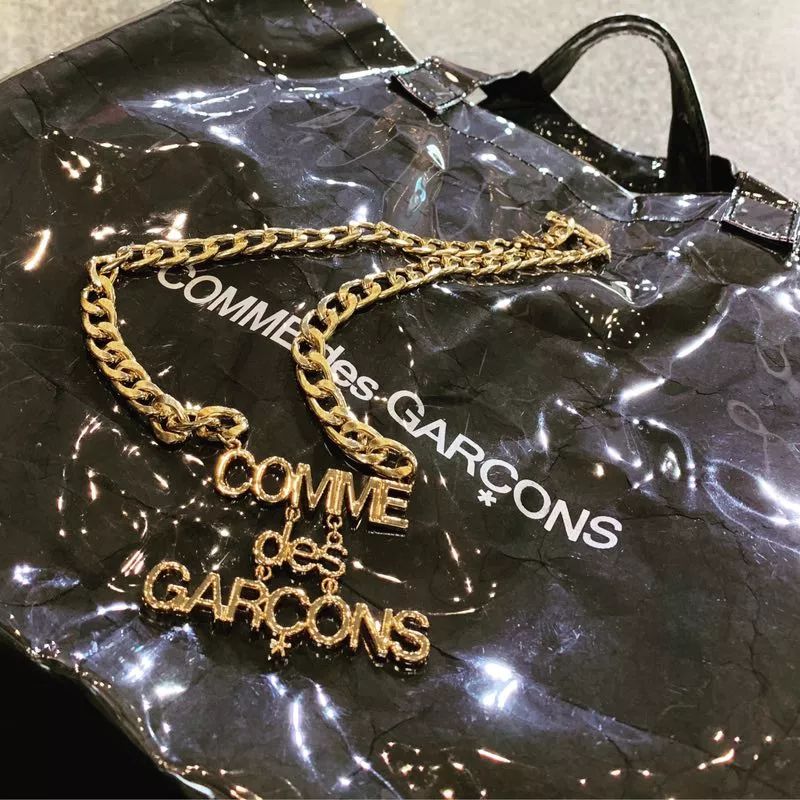 黑脚趾系列热度不减，价格一度超越OFF-WHITE系列！UNDERCOVER欲夺“倒闭一哥”称号？｜YO!鞋闻