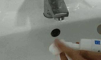 还在用洗面奶洗脸卸妆就out了！用它轻轻一刷，几秒就能深层清洁每个毛孔，感觉黑头都蹦出来了！