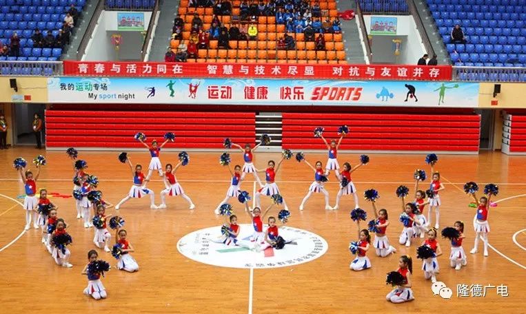 校园篮球比赛啦啦操,校园足球篮球联赛开赛