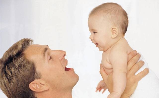 好爸爸是靠妈妈教出来的,好爸爸是孩子的福气