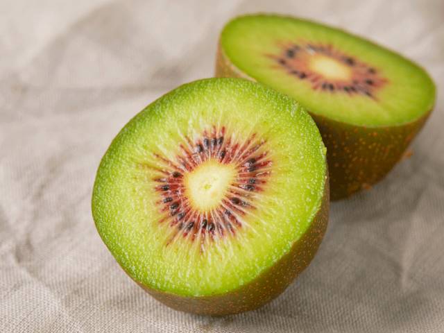 好甜的红心猕猴桃,野生猕猴桃好甜