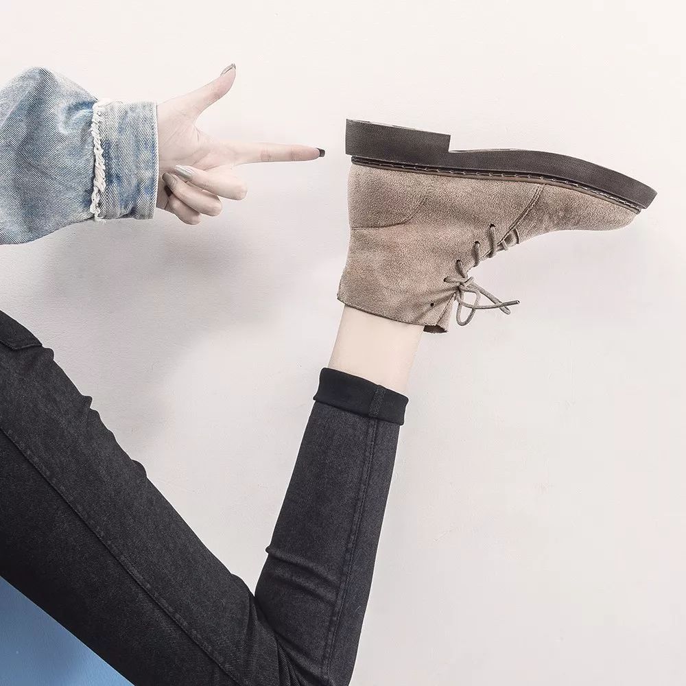 气场全开帅气,搭配黑色皮衣高跟短筒靴霸气个性