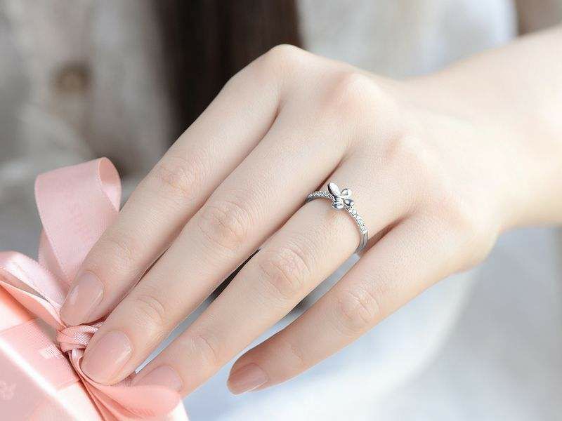 变态的韩国人发明了一款厨房神器，用它擦一擦家里各种锈迹、顽固污渍一扫而光！一分钟亮洁如新！