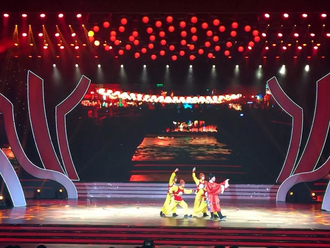 体现素质教育成果的照片,展现教育新变化的图片