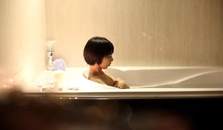 千万不要拿生命去开玩笑,千万不要拿感情跟生命开玩笑