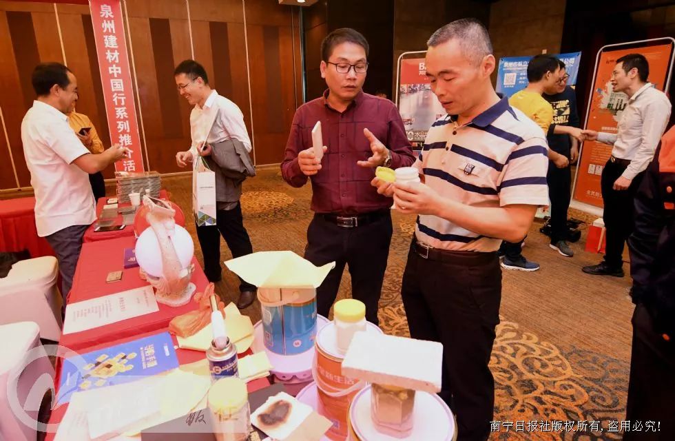 政府搭台聚企业唱戏,政府搭台企业唱戏下一句