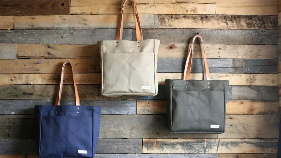 都公元8102年了，还觉得男孩拎包很娘？