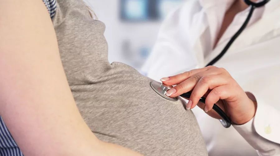 婴儿湿疹处皮肤颜色深怎么办,手指关节处颜色深