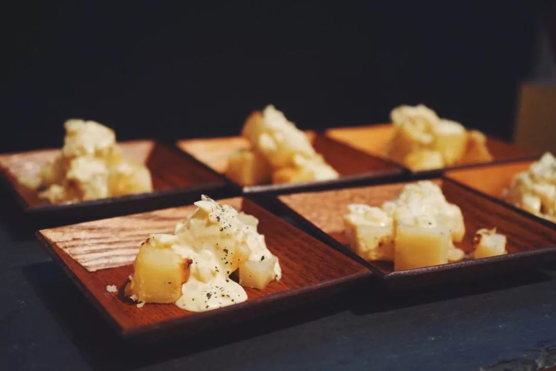 麦当劳变绿了怎么回事,麦当劳绿牌子