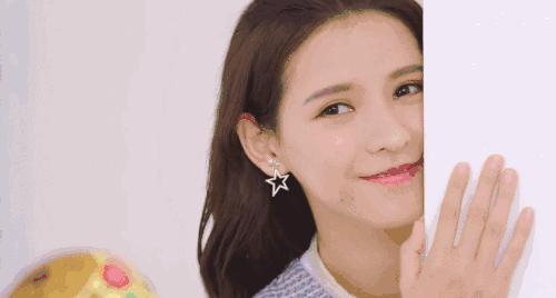 如何分辨女明星谁和谁,怎么分辨女生是真喜欢还是演的