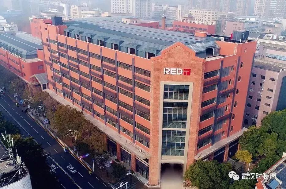 戳进来｜除了黄鹤楼和鸭脖子，这座城市竟然还有时装周这个大IP？