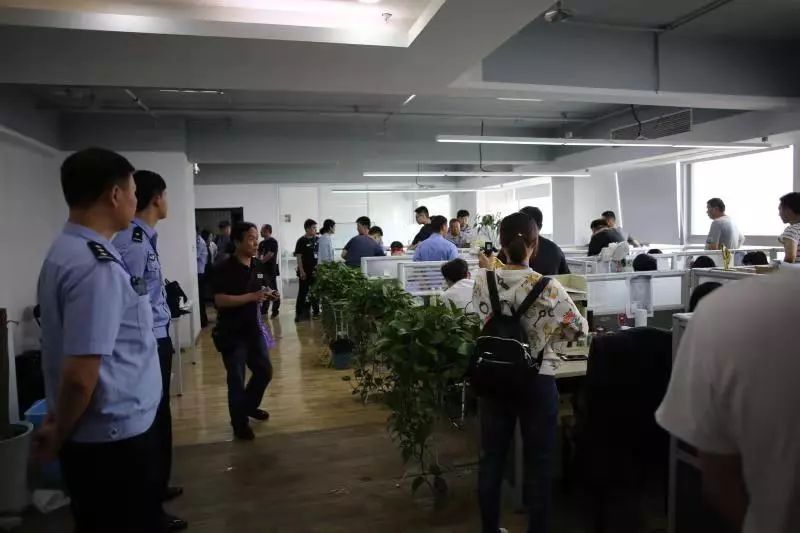 警惕！上万人血本无归！幕后黑手却买了26套房，被搜出1300万现金……