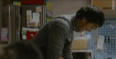 感情里女人是需要金钱去维系的,感情中女人心理需求