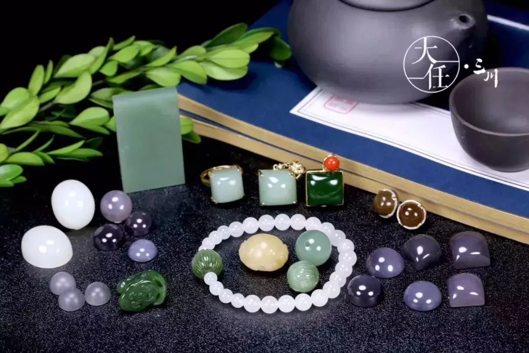 和田玉新中式珠宝美学,和田玉青花山水意境牌