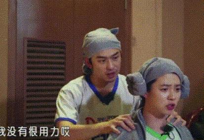 蜡笔小新无法抵挡蛋糕的诱惑,蜡笔小新被挤太阳穴