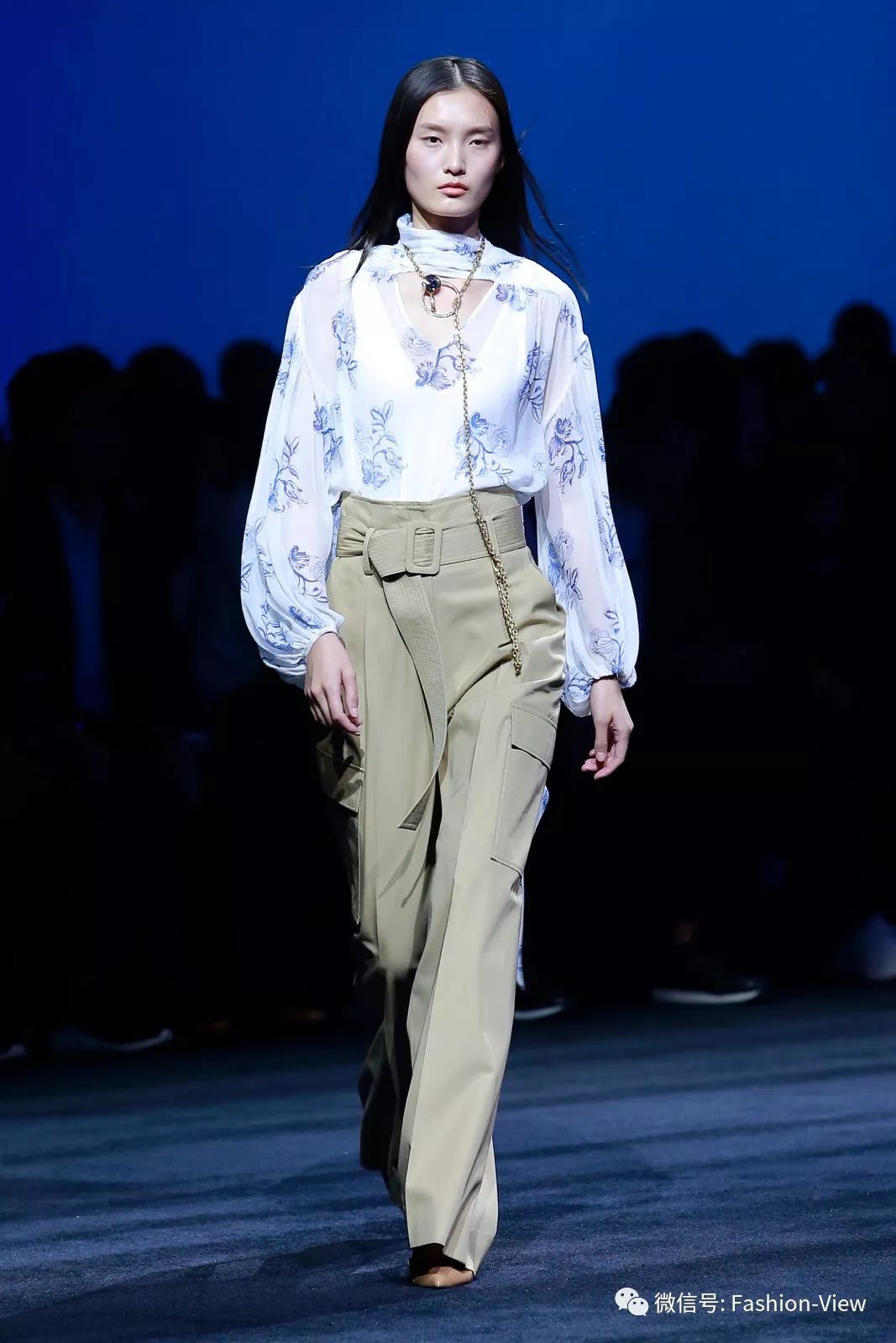 耳畔余音绕是什么意思,恩派雅羊绒衫女