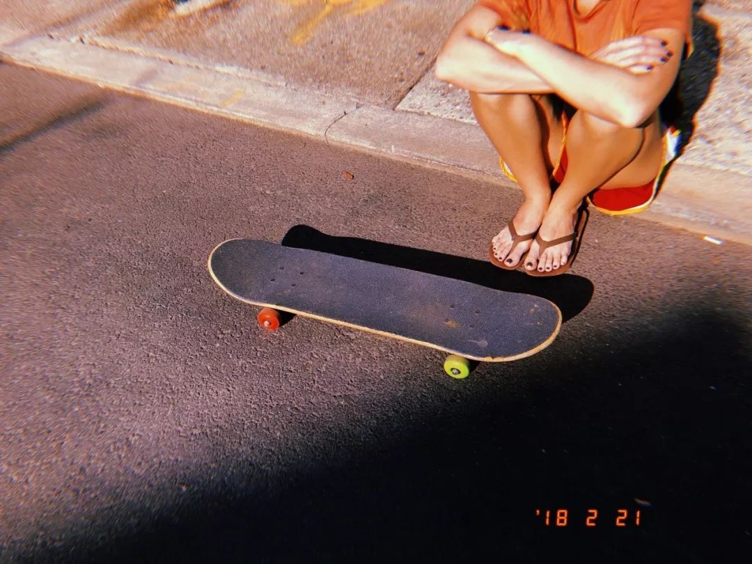 那些把球鞋操在球场,把机车开在路上的女生们