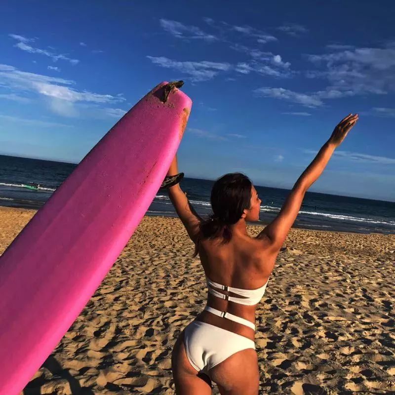 那些把球鞋操在球场,把机车开在路上的女生们