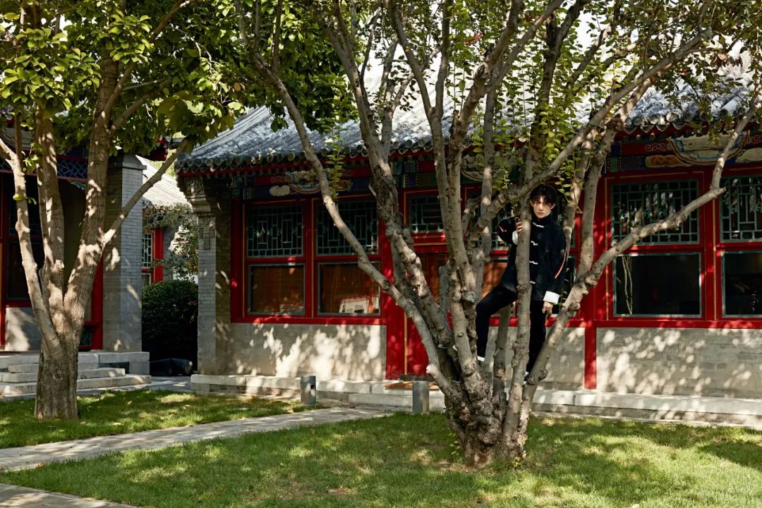 易烊千玺微博出神图超话,易烊千玺突然出神入化