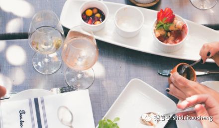 靠朋友圈赚钱,靠发朋友圈一年赚100万的秘诀