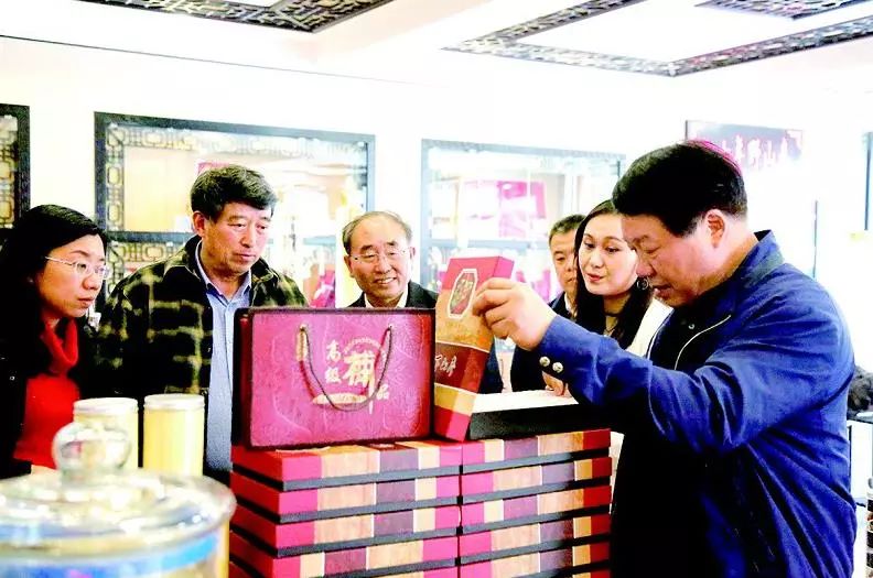 浜哄弬璨傜毊楣胯尭鍦ㄥ摢涓渷,浜哄弬楣胯尭璨傜毊鏄摢涓湴鍖虹殑鐗逛骇