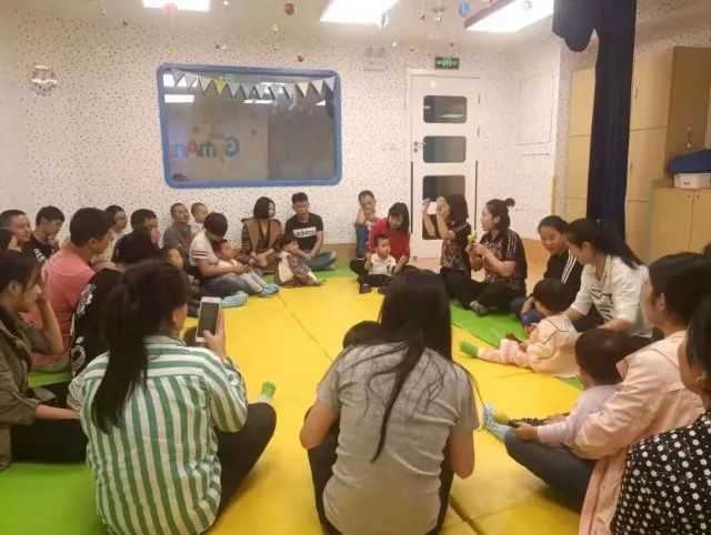 给一月龄宝爸宝妈的建议,27个月的宝宝奶量应该是多少