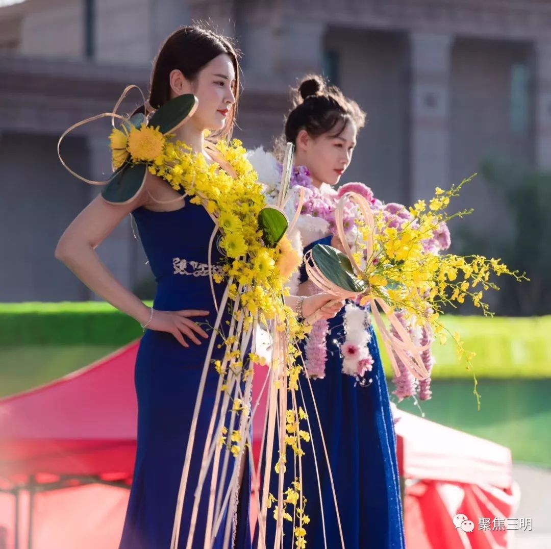 林博会上插花艺术家现场教你插花，还有50多件花艺大师作品亮相！