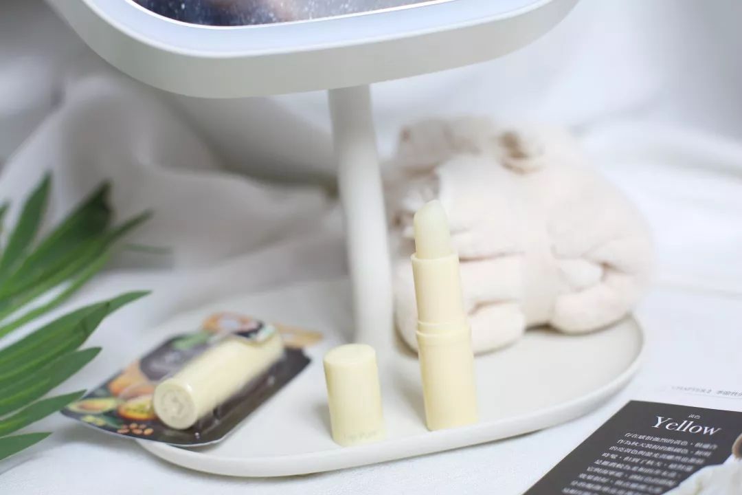 让双唇感受自然的轻抚-每人的兜里都有一位护士女孩