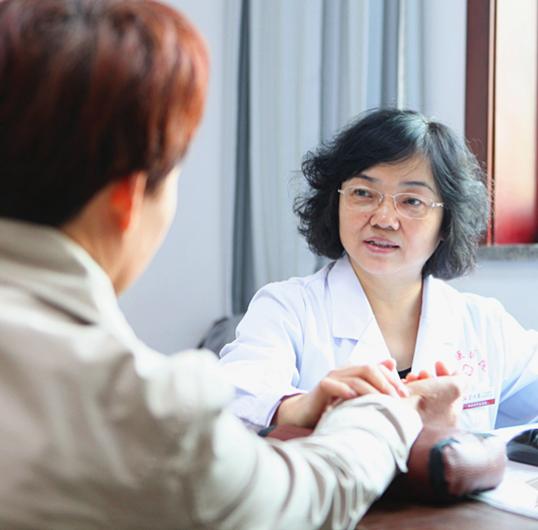 仁心仁术弘扬国粹——记西安中医医院内分泌科主任裴瑞霞