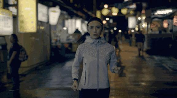 刘嘉玲用的是什么塑身内衣,刘嘉玲穿什么背心