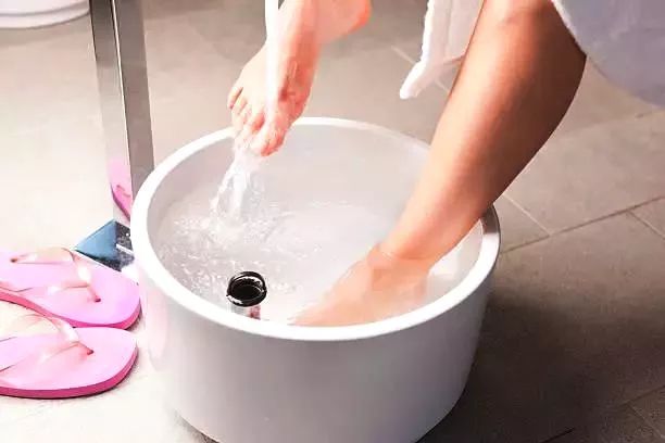 双脚有5种感觉暗示糖尿病足,双脚是报警器