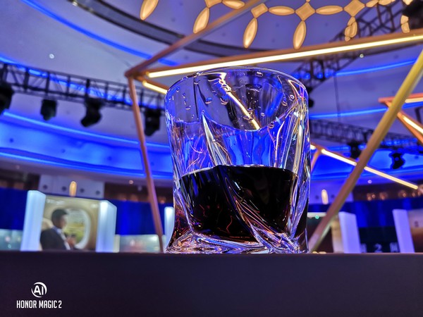 荣耀Magic2拍照如何？手持超级夜景赞爆