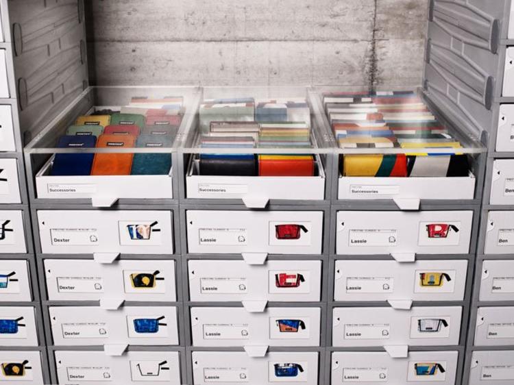 把废料做成流行的瑞士包袋Freitag，贩卖的到底是什么？｜市场发明家