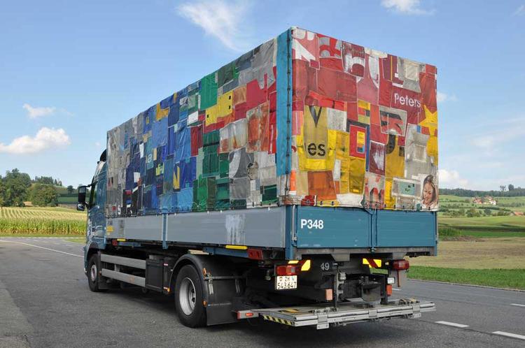 把废料做成流行的瑞士包袋Freitag，贩卖的到底是什么？｜市场发明家