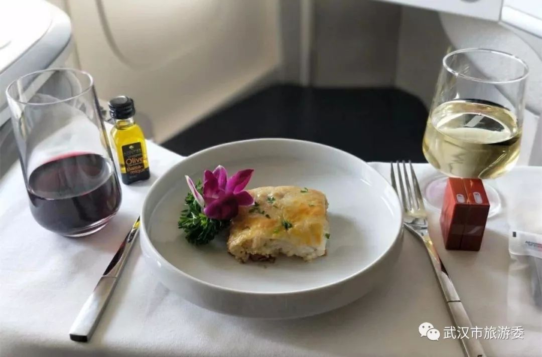 本周新鲜|黄鹤楼新增入园神器,九真山秋景倒计时,红遍北上广的喜茶来啦!