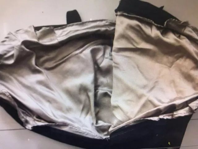 网红女主播直播间卖假货当场被抓,网红情侣被抓了