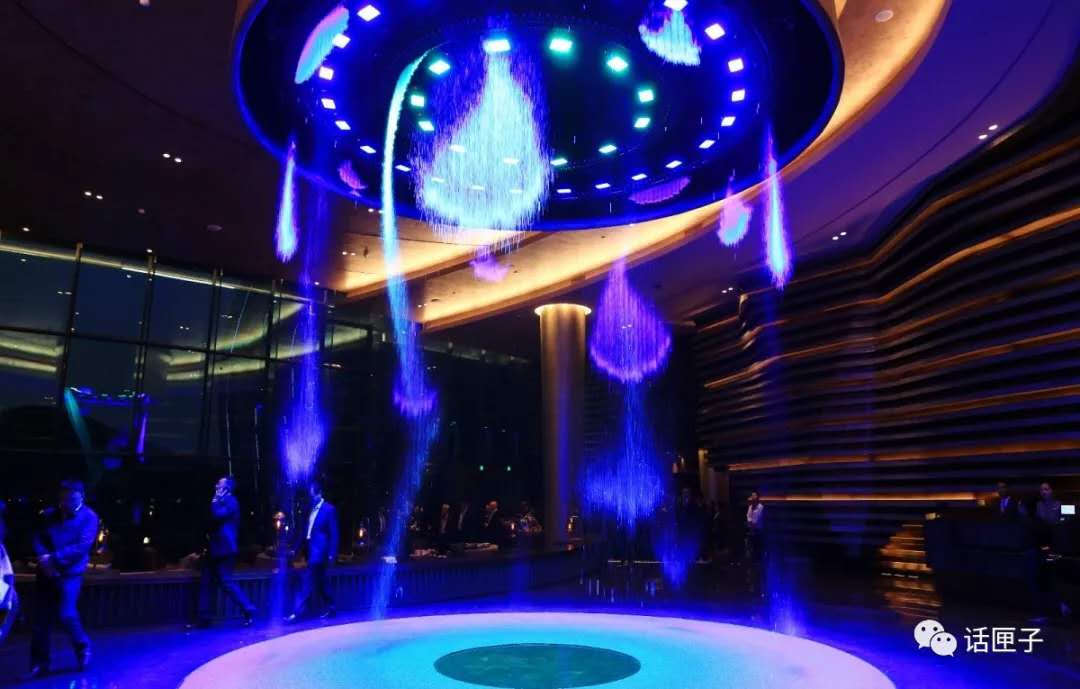 深坑酒店今天开业！历时十多年，上海在百米深坑里建造全球海拔最低酒店，曲折、艰辛远远超出你想象……