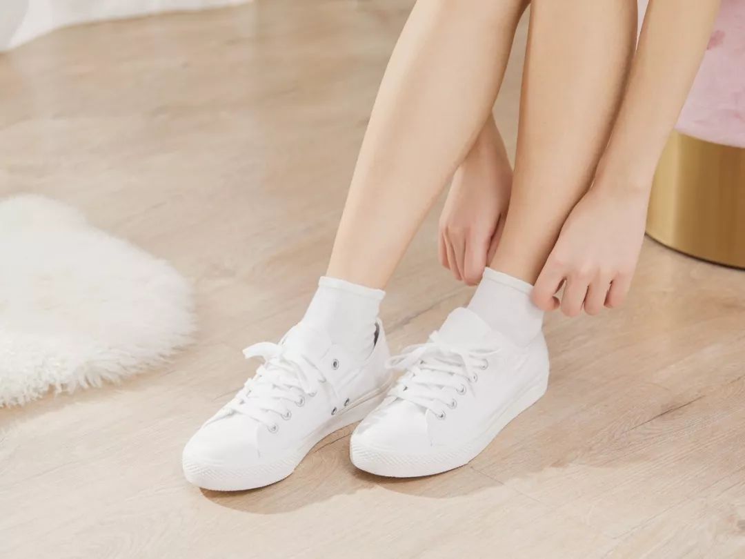 利用秸秆做袜子,用泥土做袜子